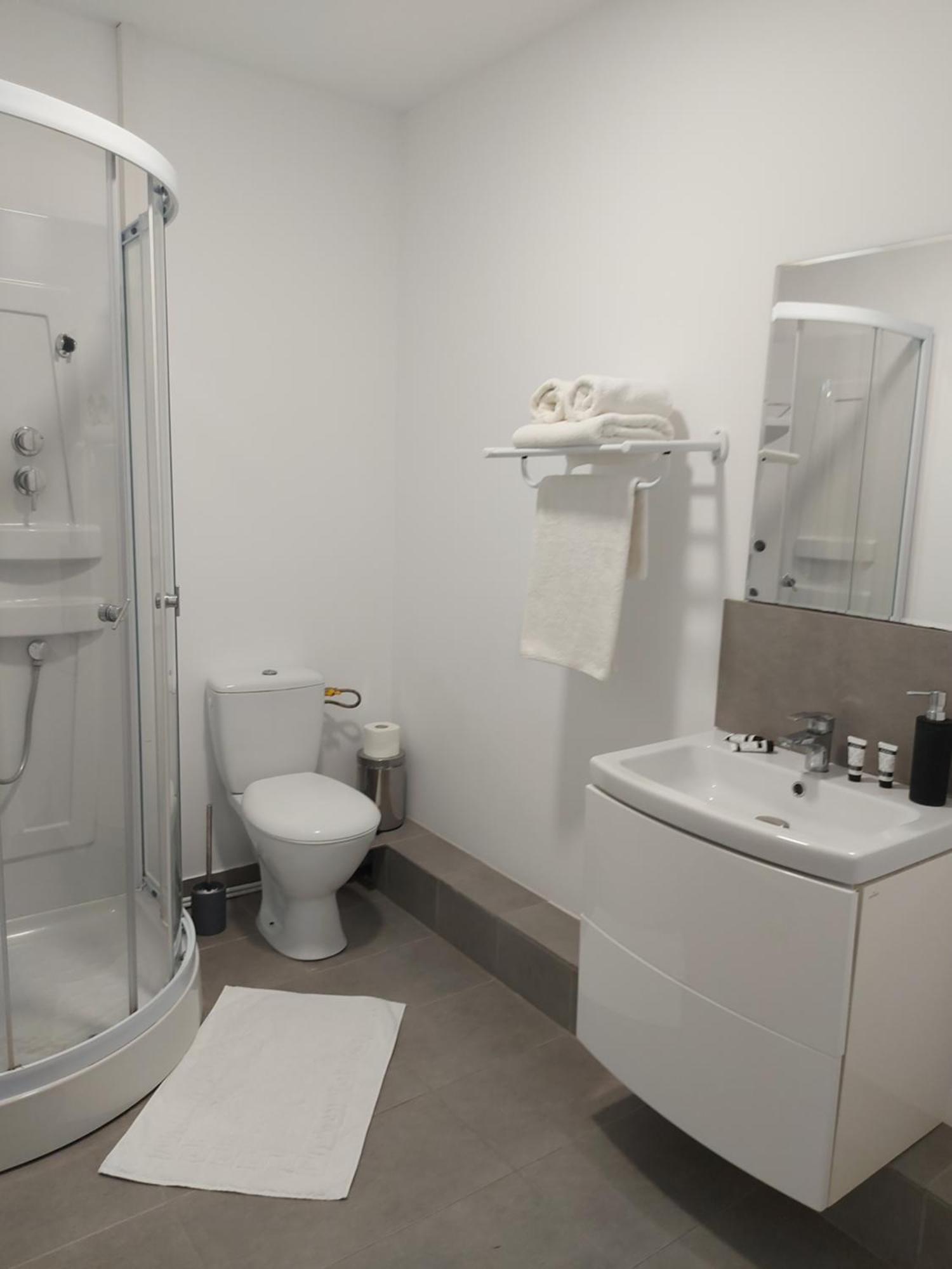 Villa Romelia - Select Apartments 바두 외부 사진